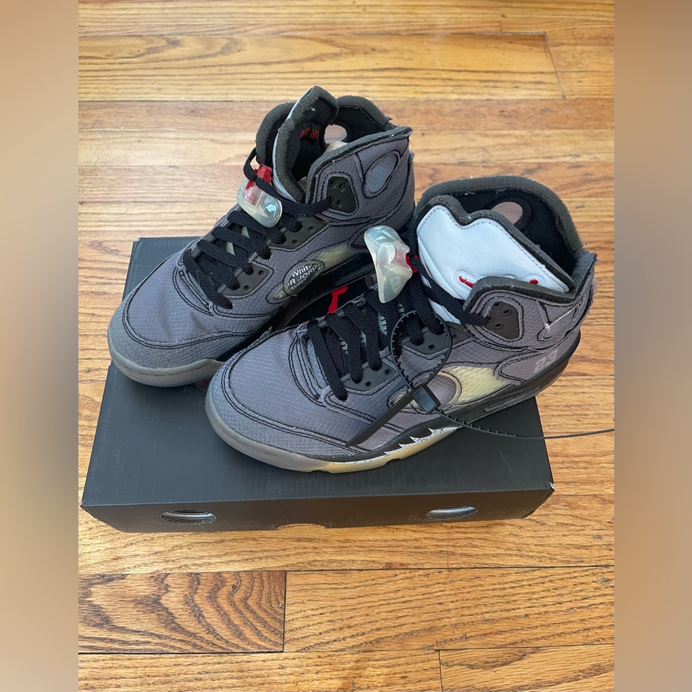 ‘Off-White’ x Air Jordan Retro 5 SP ‘Muslin’ Sneakers